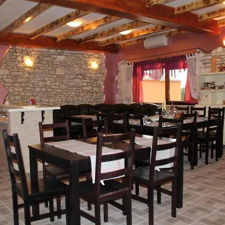 別荘 Authentic Istrian For Unforgettable ボドニャン