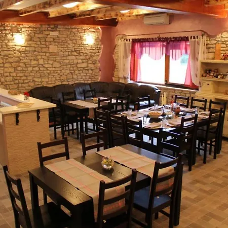 Authentic Istrian For Unforgettable 別荘